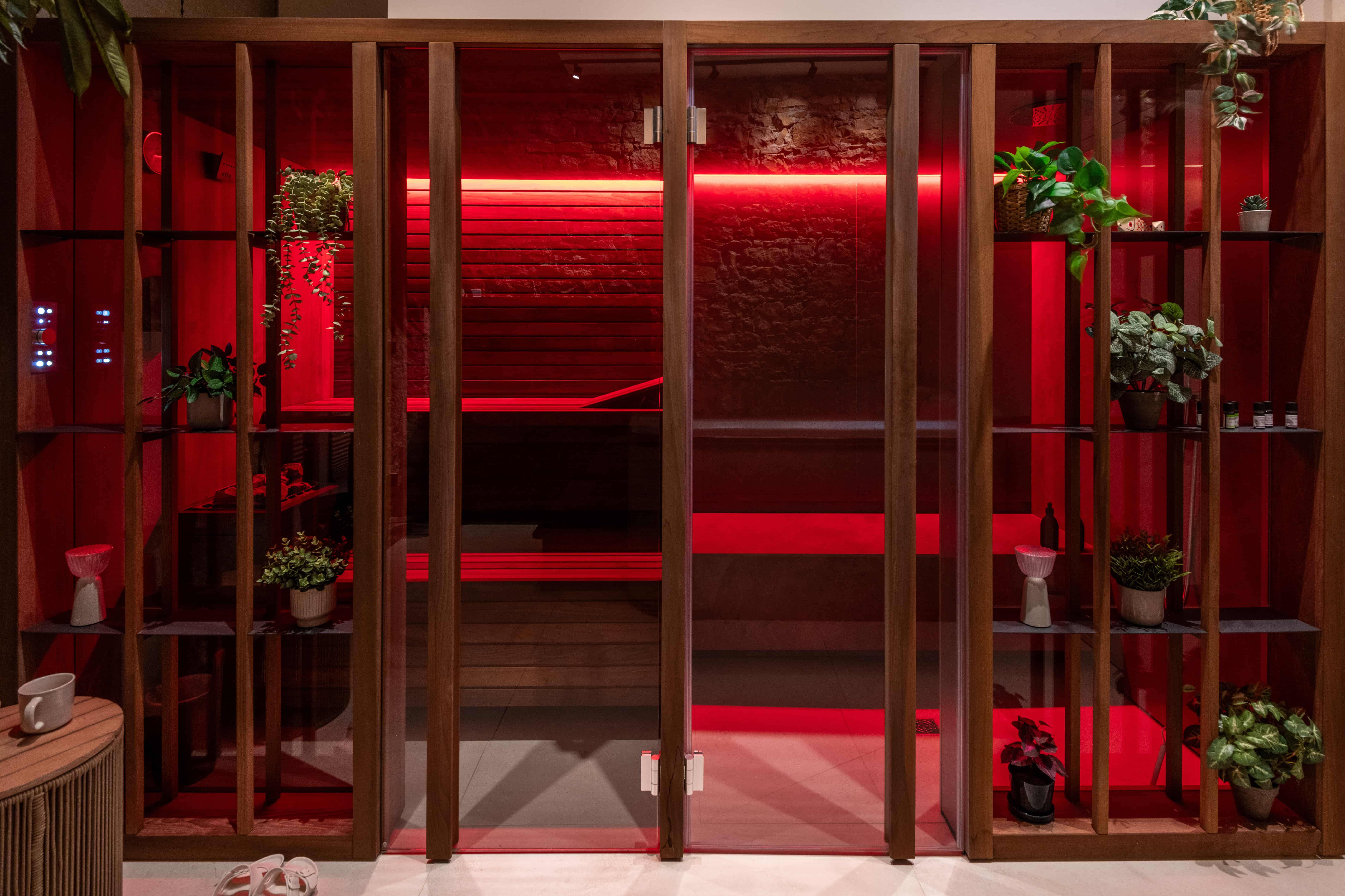 Sauna et Hammam Yoku avec lumière rouge